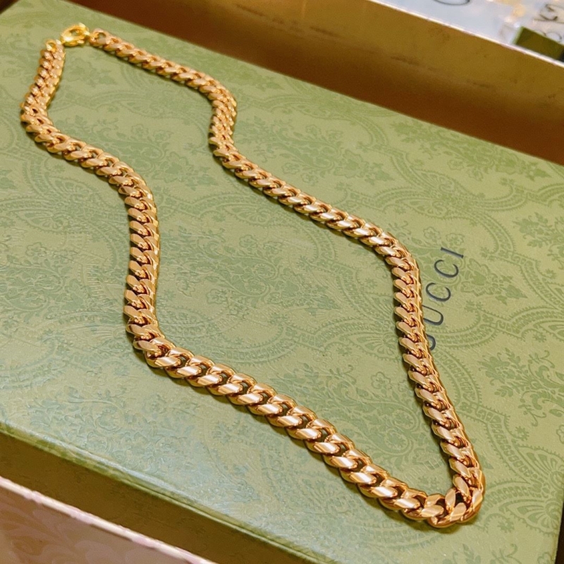 G*u*i necklaces